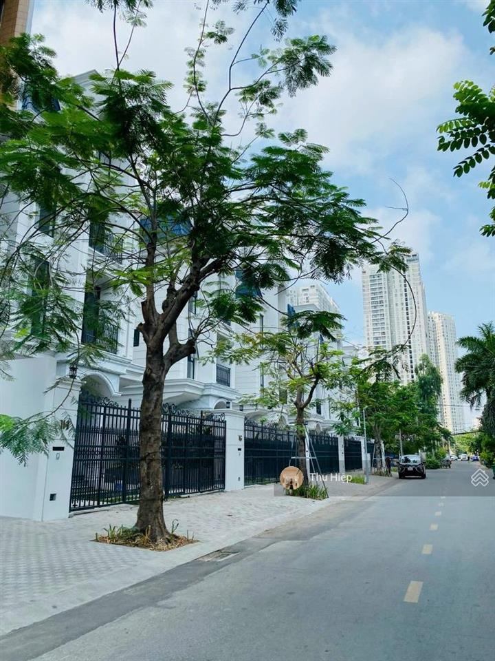 Bán biệt thự, villa đường số 10, cụm chung cư q2 thảo điền, dt đất 186m2, giá 80 tỷ, đã có sổ hồng
