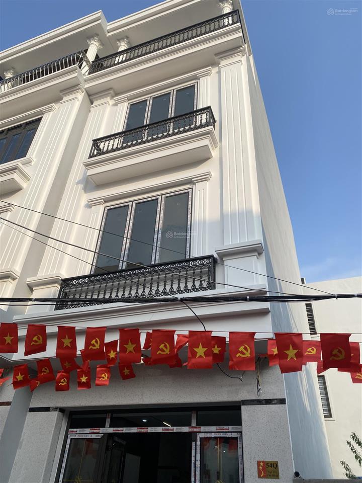 Nhà 4 tầng xây độc lập oto đỗ trước cửa nhà phố hồ sen hơn 5 tỷ