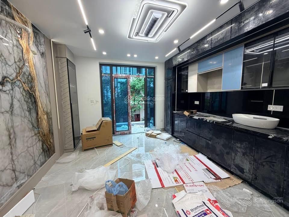 Căn duy nhất 6 tầng full nội thất xây kiểu mới phố lê hồng phong