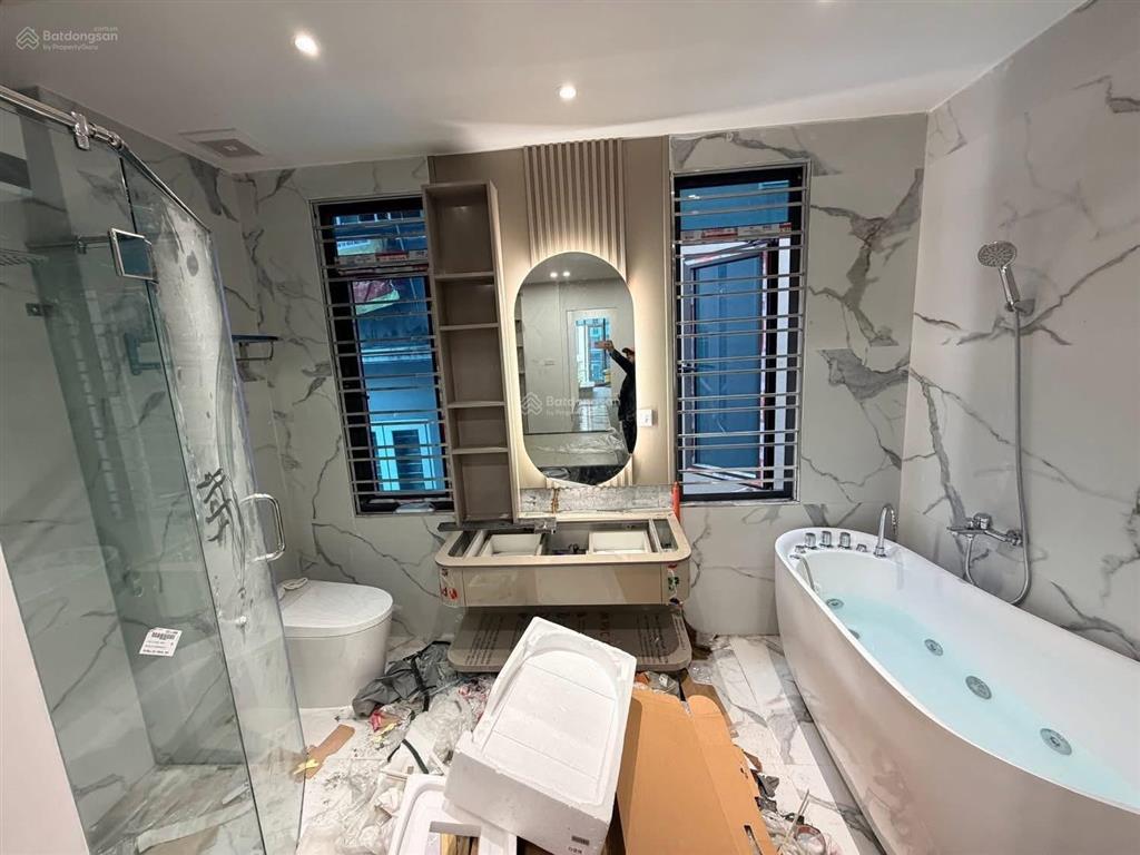 Căn duy nhất 6 tầng full nội thất xây kiểu mới phố lê hồng phong