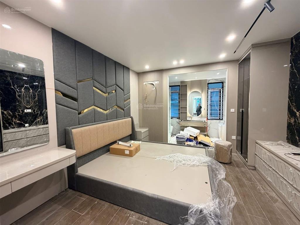 Căn duy nhất 6 tầng full nội thất xây kiểu mới phố lê hồng phong