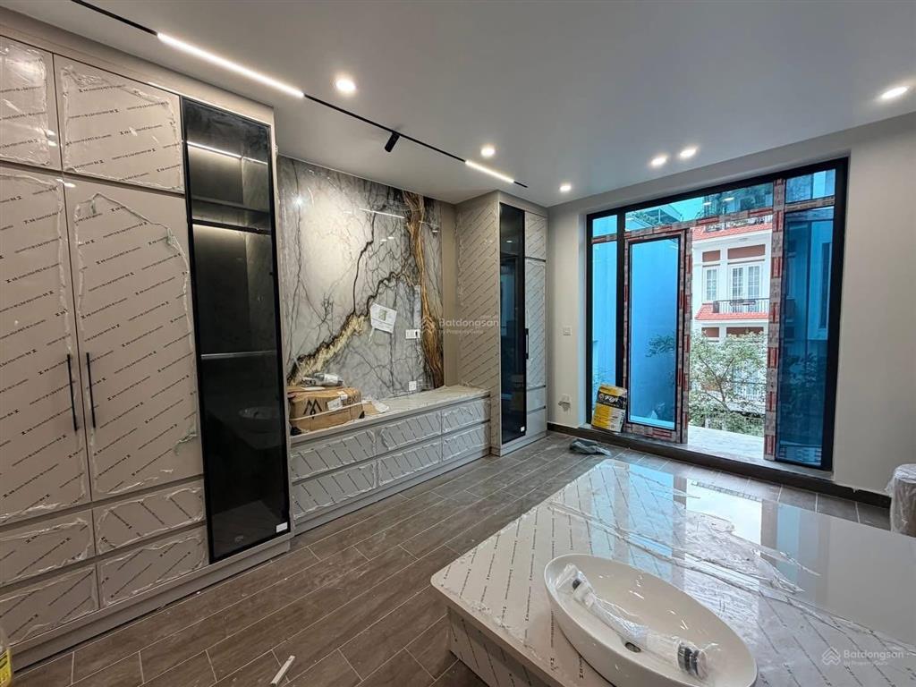 Căn duy nhất 6 tầng full nội thất xây kiểu mới phố lê hồng phong