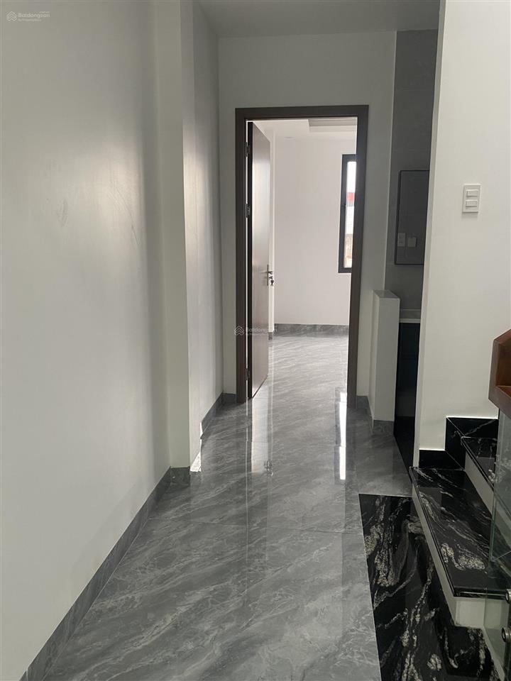Nhà 4 tầng xây mới oto đỗ cửa phố hồ sen cực rẻ và tiềm năng tăng giá cao