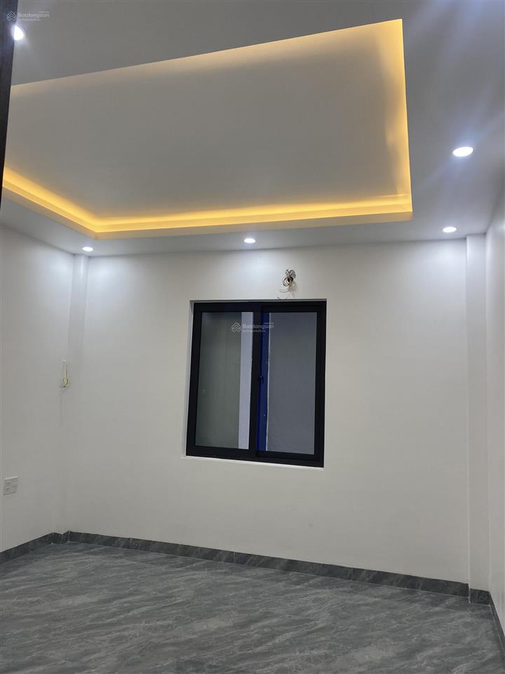 Nhà 4 tầng xây mới oto đỗ cửa phố hồ sen cực rẻ và tiềm năng tăng giá cao