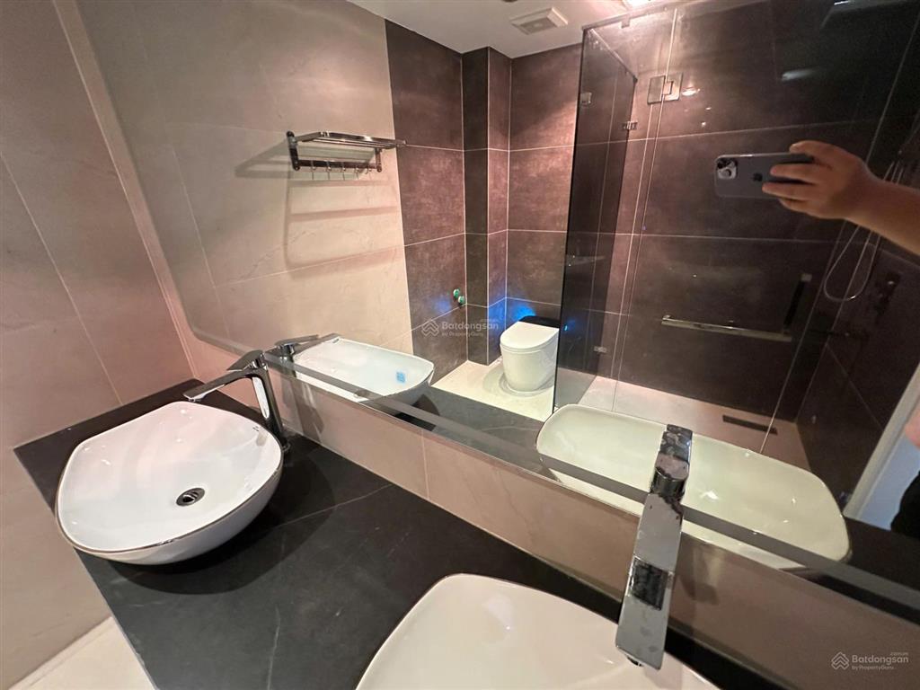Nhà 5 tầng có thang máy ô tô đỗ cửa phố thiên lôi gần aone kinh doanh mọi thứ