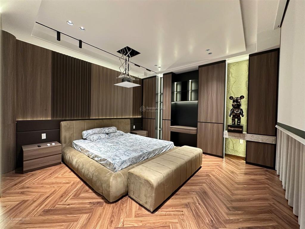 Nhà 5 tầng có thang máy ô tô đỗ cửa phố thiên lôi gần aone kinh doanh mọi thứ