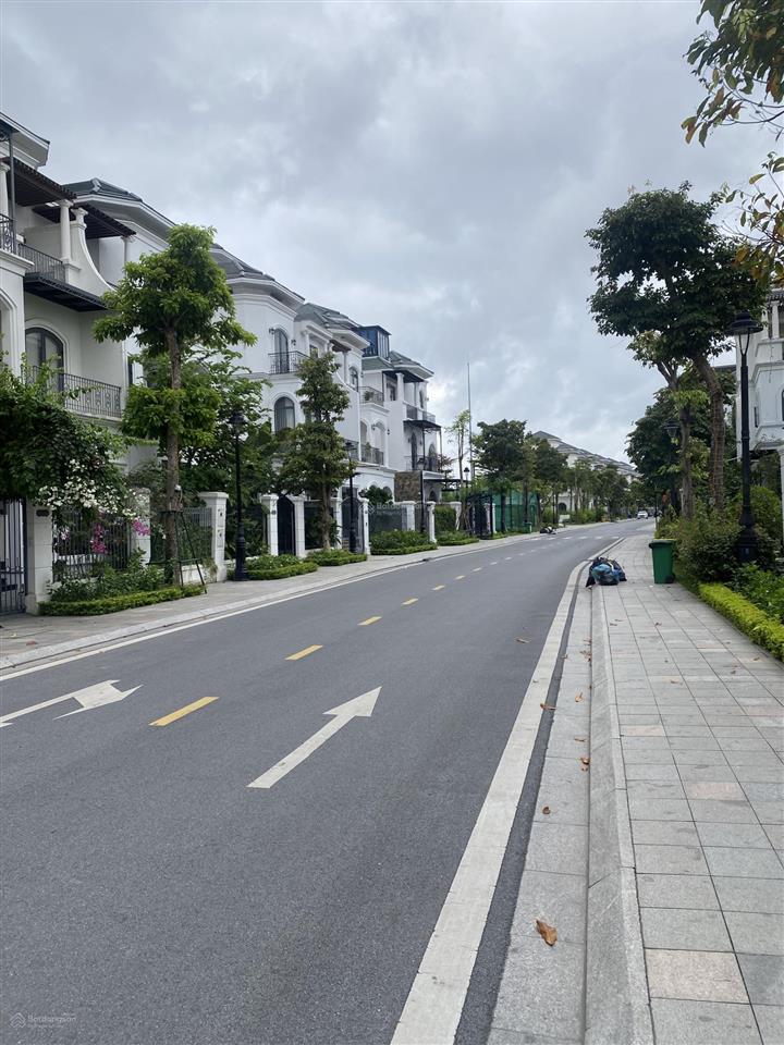 Bán căn vinmarina thô 226m gần hồ gần công viên 2 mặt đường