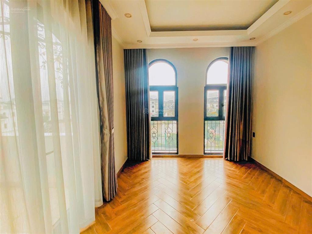 Bán nhà vinmarina hoàn thiện full nội thất,view công viên hồ nước khu đóng