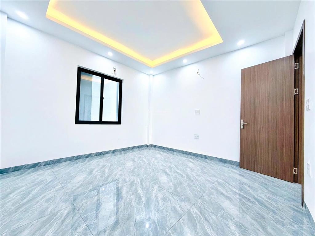 Nhà mới xây độc lập oto đỗ cửa giáp mặt đường hồ sen hơn 5 tỷ hàng hiếm