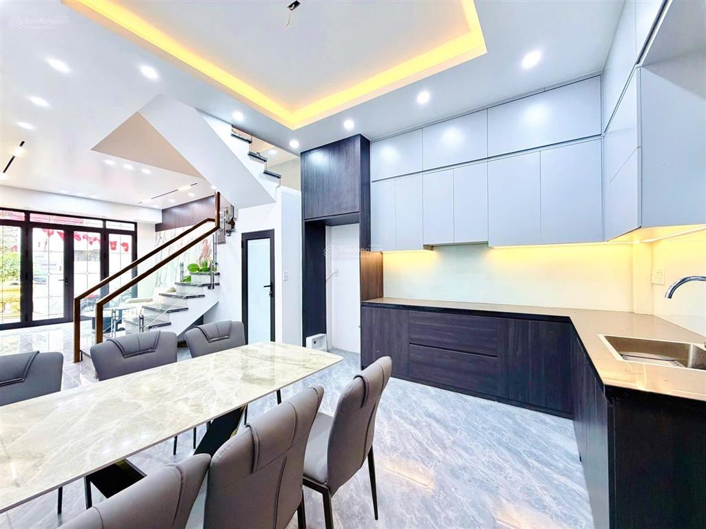 Nhà mới xây độc lập oto đỗ cửa giáp mặt đường hồ sen hơn 5 tỷ hàng hiếm