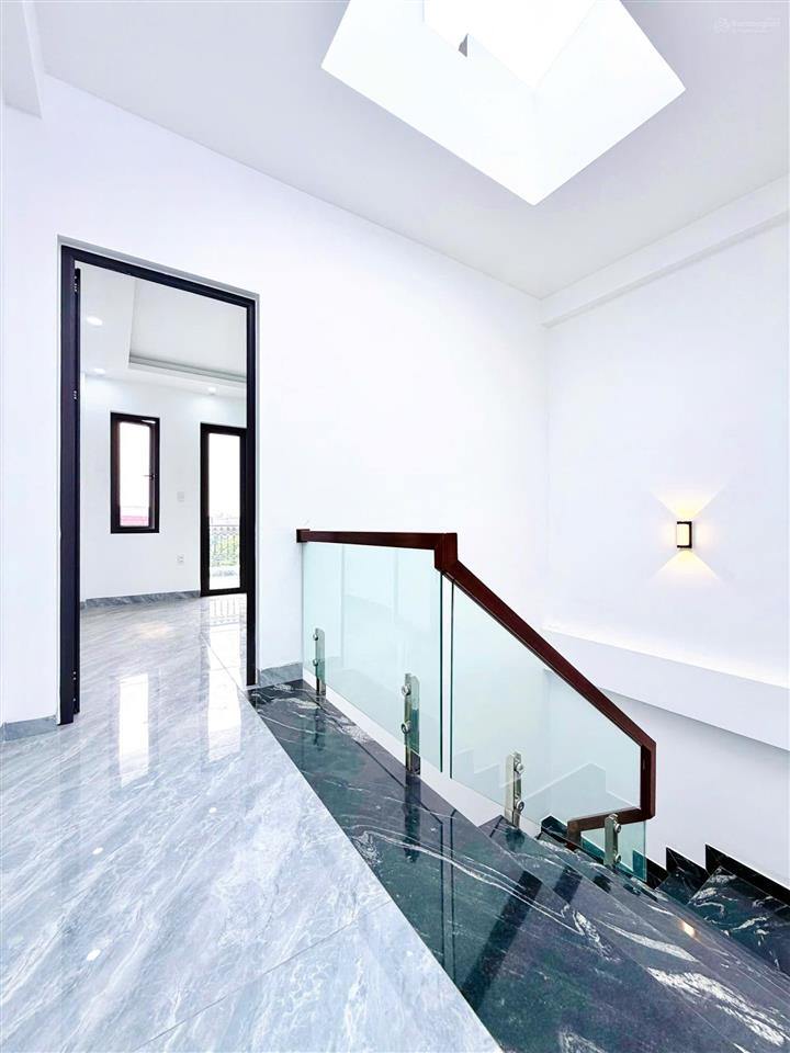 Nhà mới xây độc lập oto đỗ cửa giáp mặt đường hồ sen hơn 5 tỷ hàng hiếm