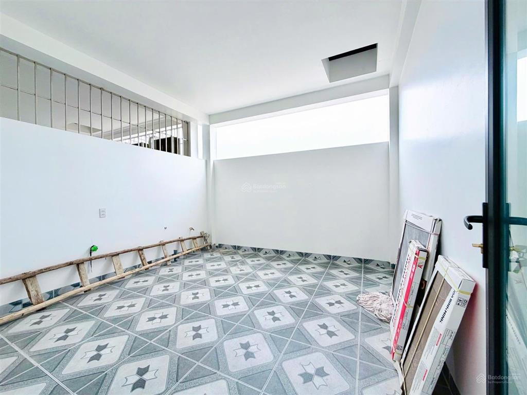 Nhà mới xây độc lập oto đỗ cửa giáp mặt đường hồ sen hơn 5 tỷ hàng hiếm