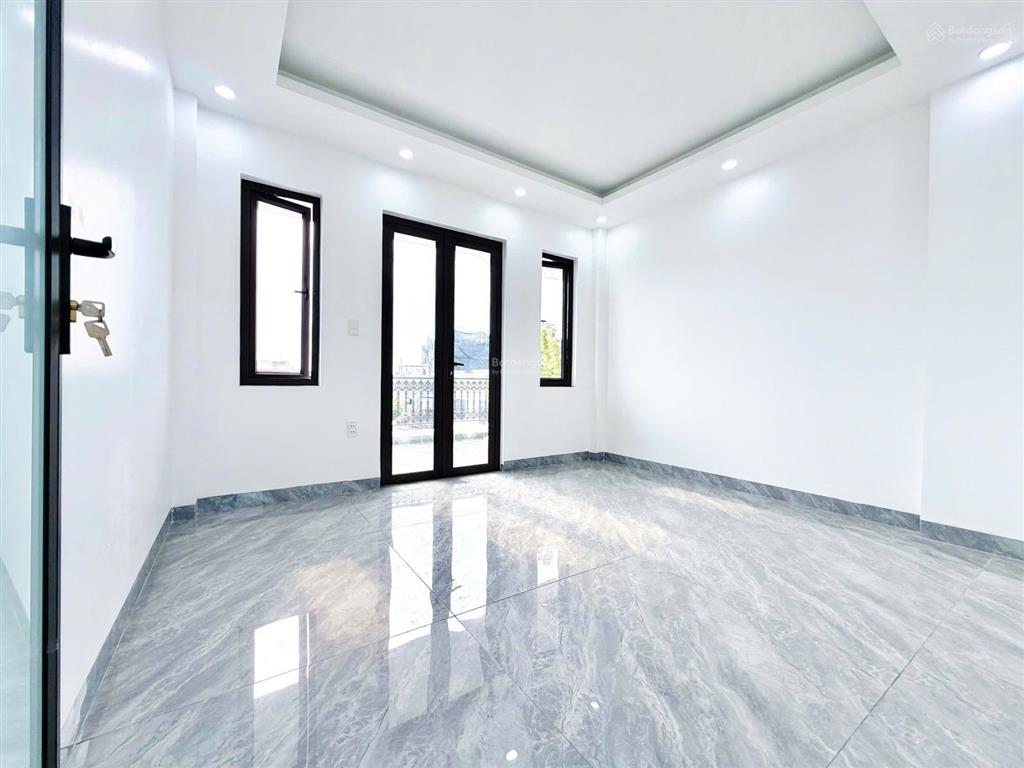 Nhà mới xây độc lập oto đỗ cửa giáp mặt đường hồ sen hơn 5 tỷ hàng hiếm