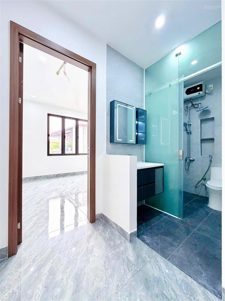 Nhà mới xây độc lập oto đỗ cửa giáp mặt đường hồ sen hơn 5 tỷ hàng hiếm