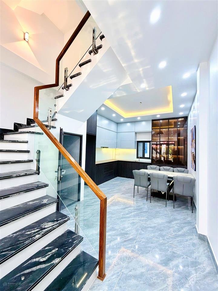 Nhà mới xây độc lập oto đỗ cửa giáp mặt đường hồ sen hơn 5 tỷ hàng hiếm