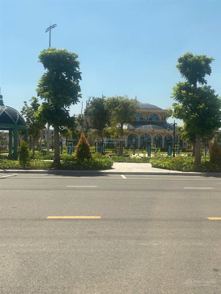 Căn hoàng gia 2 view công viên bể bơi vị trí đẹp nhất sau là hồ nước biển hơn 25 tỷ
