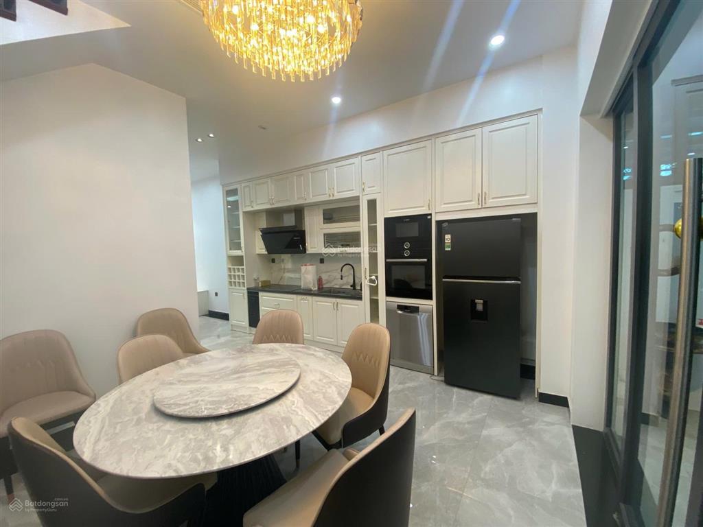 Căn hoàn thiện có thang máy vin  marina
 dt  75m ngang 5 m full nội thất hơn 11 tỷ