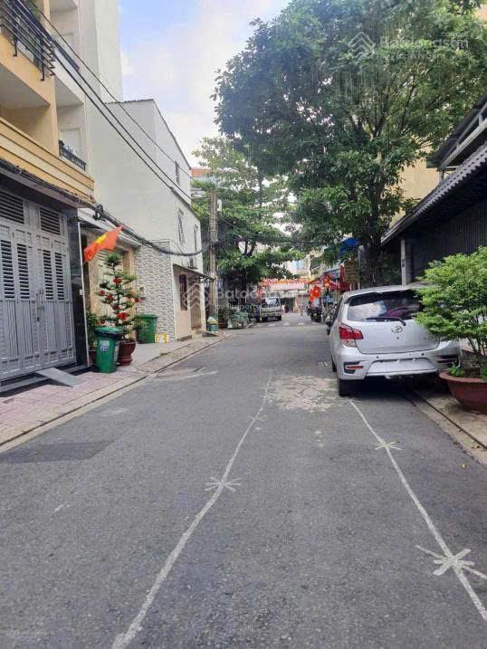 Bán nhà 3 tầng  hxh 8m đồng đen, p.11, tân bình  dt 4,1x18m. cn72m²  giá 11,6 tỷ tl