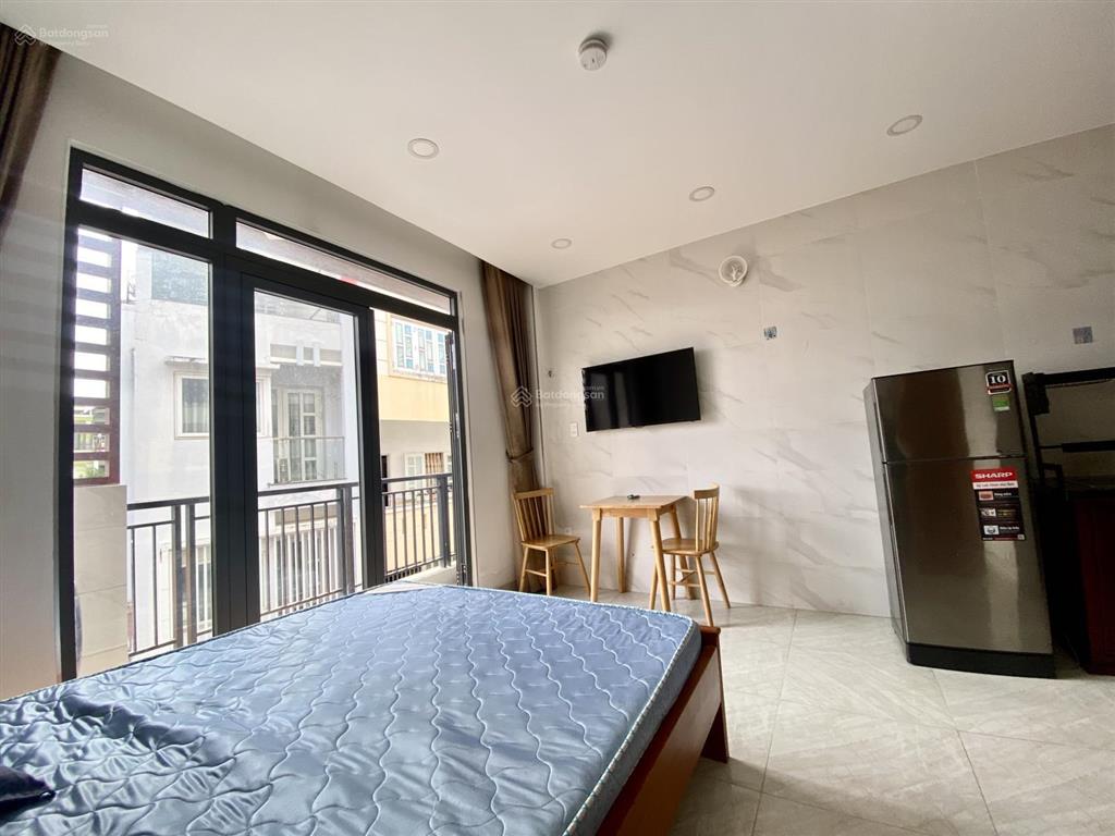 Cho thuê căn hộ studio full nội thất , ban công thoáng , máy giặt riêng , gần chợ bà chiểu
