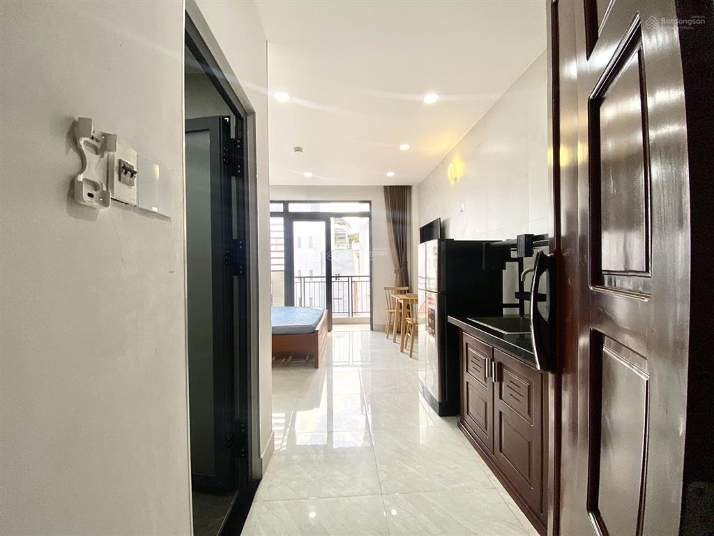 Cho thuê căn hộ studio full nội thất , ban công thoáng , máy giặt riêng , gần chợ bà chiểu