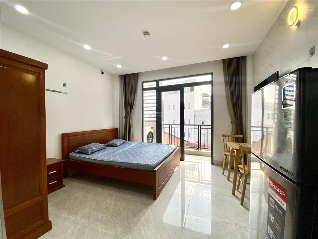 Cho thuê căn hộ studio full nội thất , ban công thoáng , máy giặt riêng , gần chợ bà chiểu