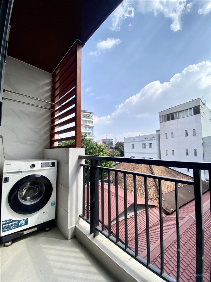 Cho thuê căn hộ studio full nội thất , ban công thoáng , máy giặt riêng , gần chợ bà chiểu