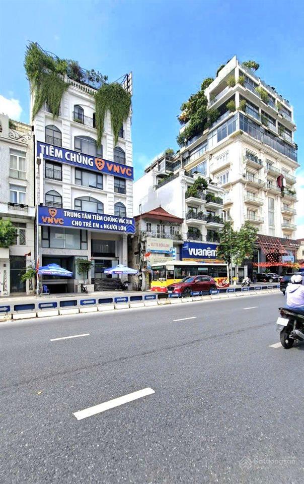 Bán nhà mặt phố nghi tàm 195m2, giá 134 tỷ. tây hồ