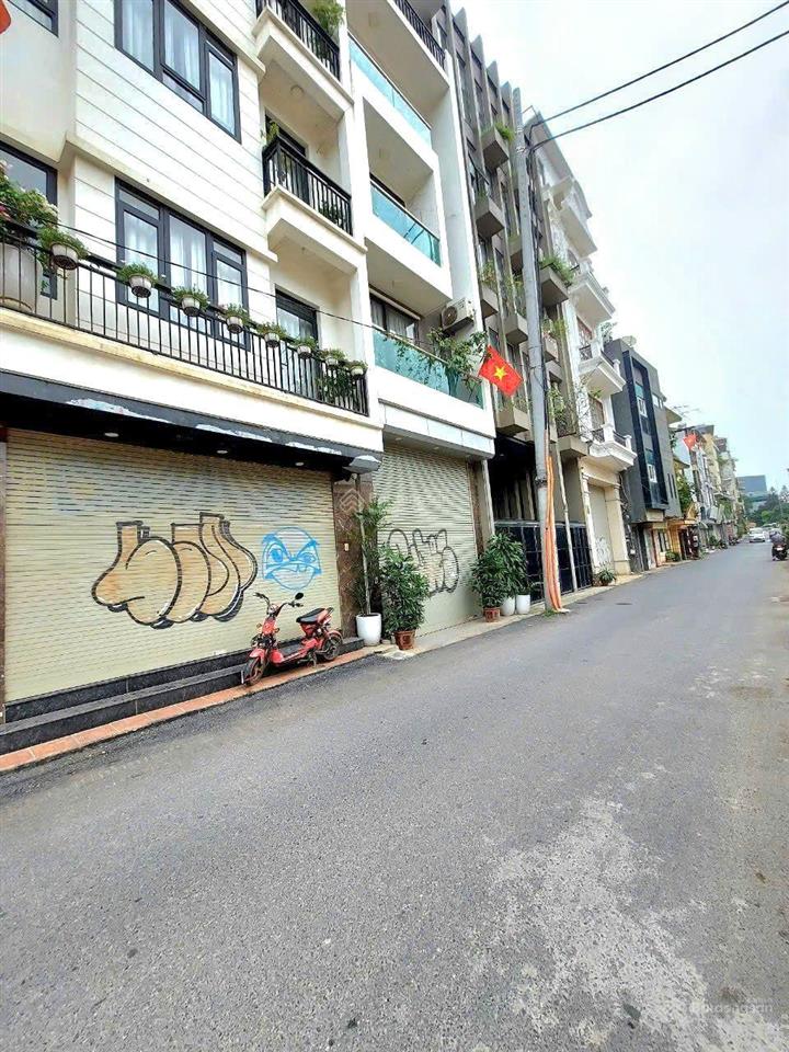 Bán nhà mặt phố âu cơ 165m2, 5 tầng giá thỏa thuân. tây hồ