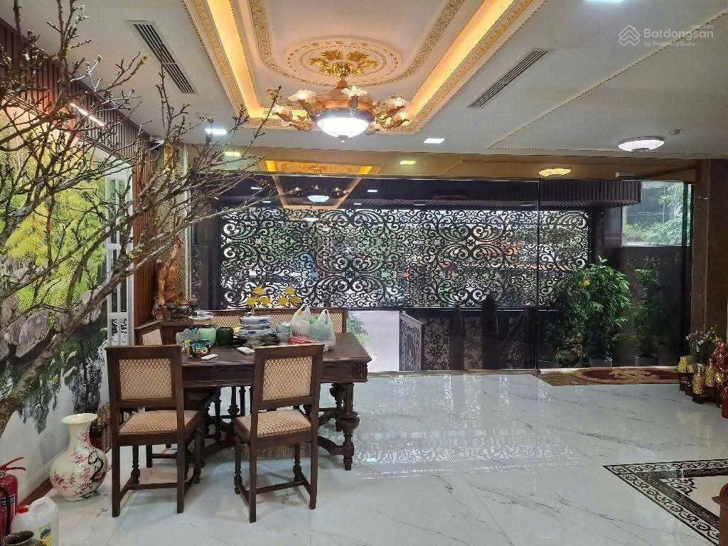 Bán biệt thự võ chí công 150m2, 5 tầng giá 70 tỷ. tây hồ