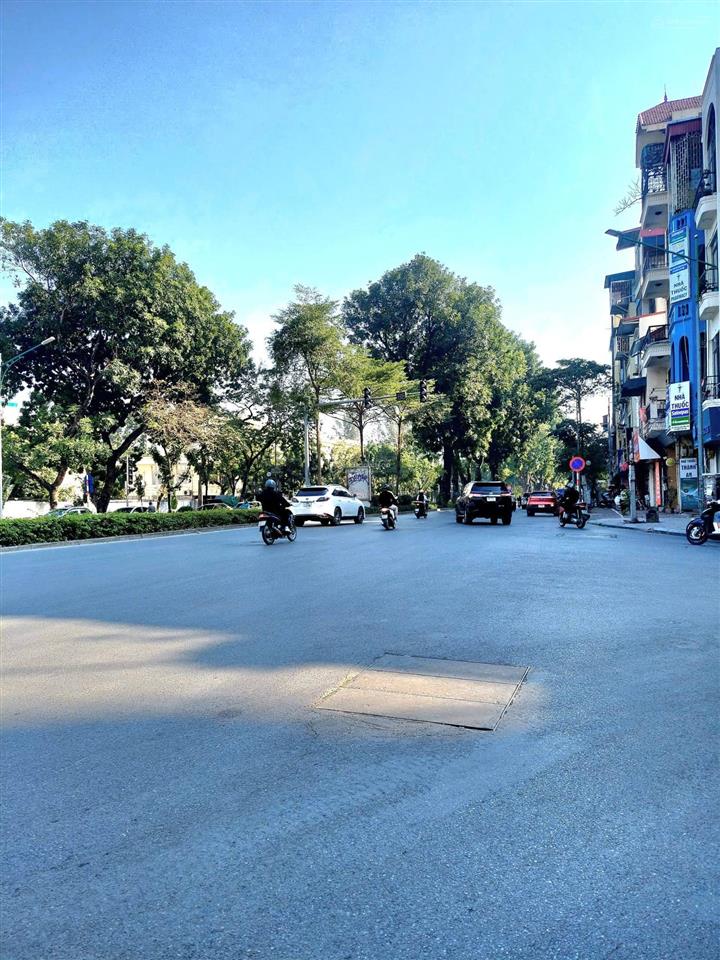 Bán nhà mặt phố giảng võ 135m2, 11 tầng giá 91 tỷ. ba đình