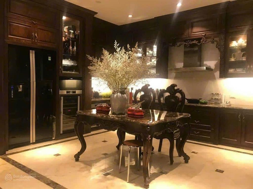 Bán biệt thự đội cấn 265m2, giá 128 tỷ. ba đình