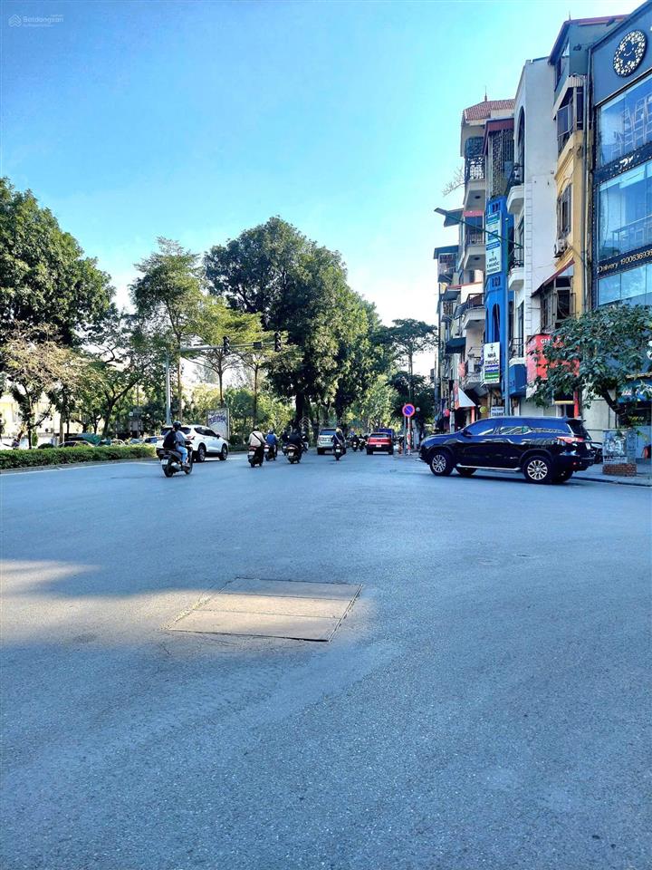 Bán nhà mặt phố giảng võ 200m2, giá 100 tỷ. ba đình