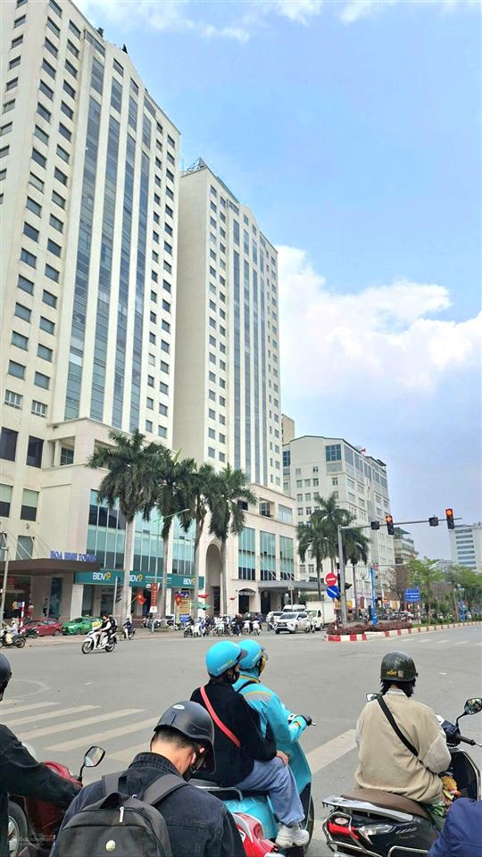 Bán nhà mặt phố tại đường hoàng quốc việt 195m2, 9 tầng giá 168 tỷ. cầu giấy