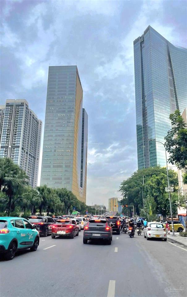 Bán nhà mặt phố thái hà 200m2, giá 106 tỷ. đống đa