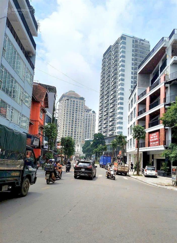 Bán nhà mặt phố thái hà 200m2, giá 106 tỷ. đống đa