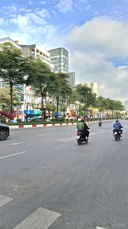Bán nhà mặt phố văn cao 50m2, 5 tầng giá 22 tỷ. ba đình
