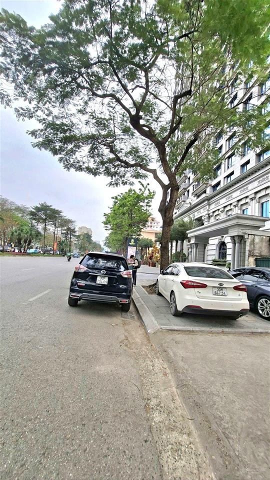 Bán nhà mặt phố nguyễn văn huyên 220m2, 11 tầng giá 178 tỷ. cầu giấy