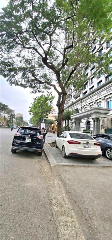 Bán nhà mặt phố nguyễn văn huyên 200m2, 11 tầng 1 hầm giá 178 tỷ. cầu giấy