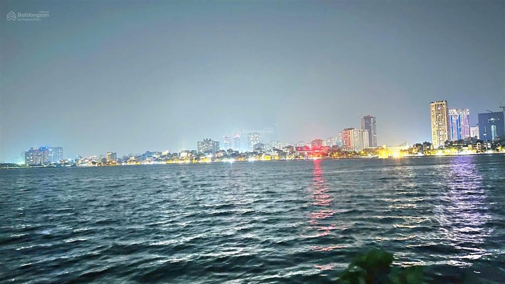 Bán nhà lạc long quân 390m2, giá 103 tỷ. tây hồ