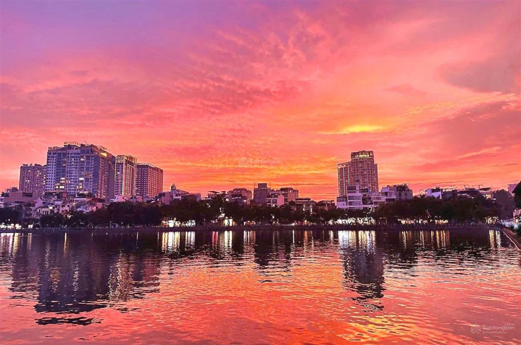 Bán nhà lạc long quân 390m2, giá 103 tỷ. tây hồ