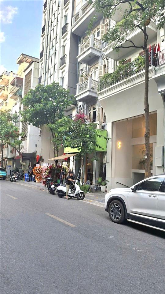Bán nhà mặt phố nguyễn khắc nhu 200m2, giá 129 tỷ. ba đình