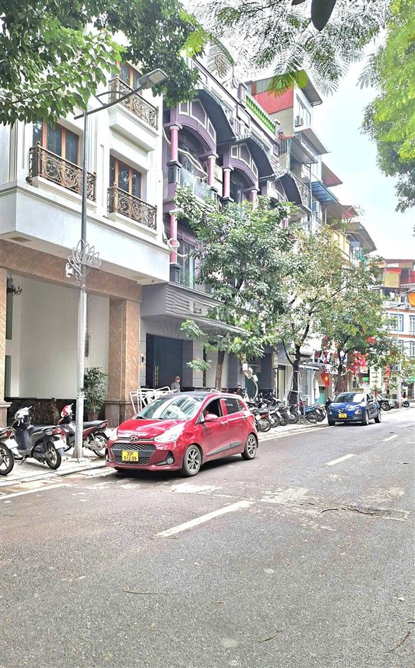 Bán nhà mặt phố đội nhân 120m2, giá 36 tỷ. ba đình