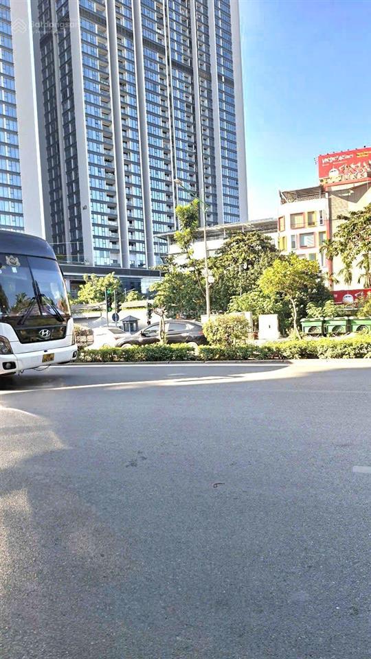 Bán nhà mặt phố giảng võ 135m2, 10 tầng 1 hầm giá thỏa thuận. ba đình