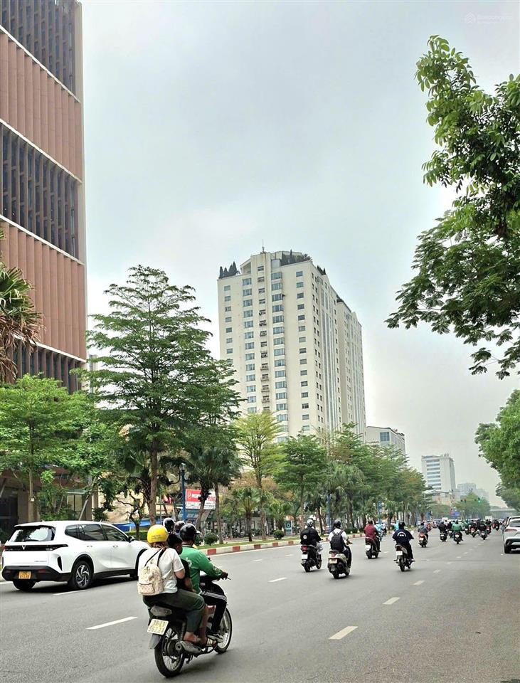 Bán nhà mặt phố hoàng quốc việt 125m2, 7 tầng giá thỏa thuận