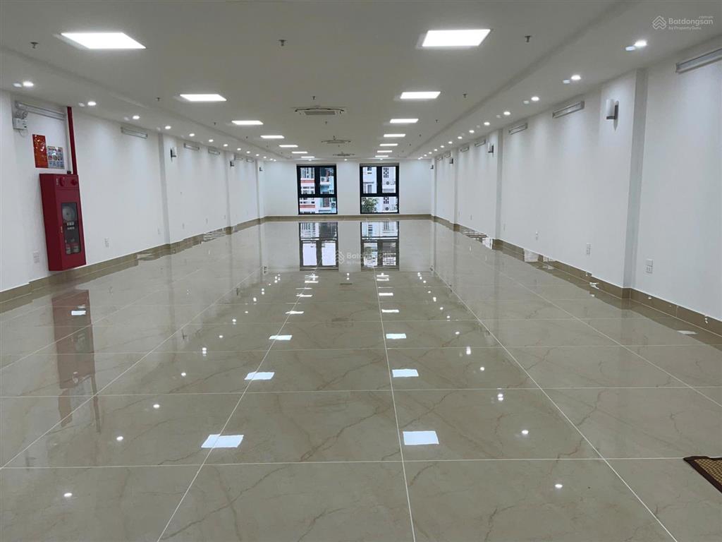 Chính chủ cho thuê nhà mp ngô gia tự, đức giang 300m2, 8 tầng, 1 hầm, 2 thang máy, giá 250 triệu