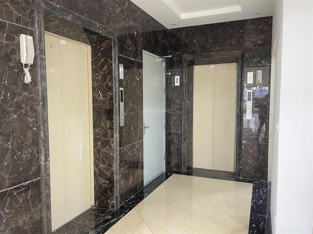 Chính chủ cho thuê nhà mp ngô gia tự, đức giang 300m2, 8 tầng, 1 hầm, 2 thang máy, giá 250 triệu