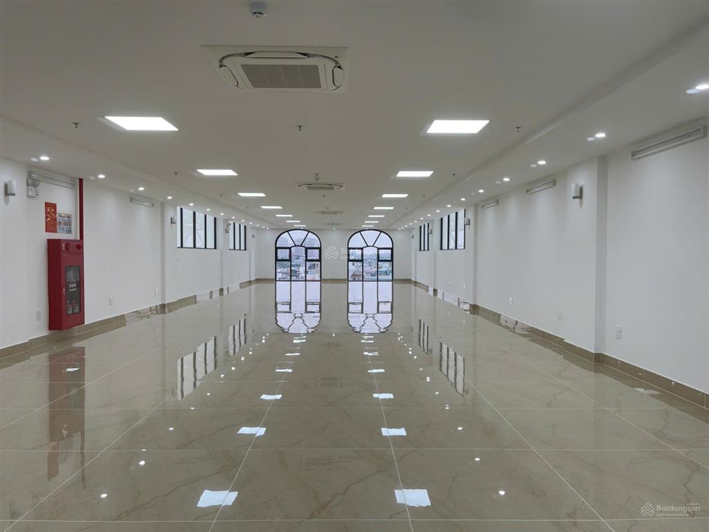 Cho thuê nhà mp quán thánh, ba đình 135m2 3 tầng, có hầm để xe, kinh doanh tấp lập. giá 100 tr