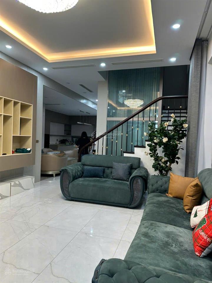 Chính chủ cần cho thuê nhà biệt thự tại kđt việt hưng, long biên, 200m2 xd 4 tầng, giá 45 triệu