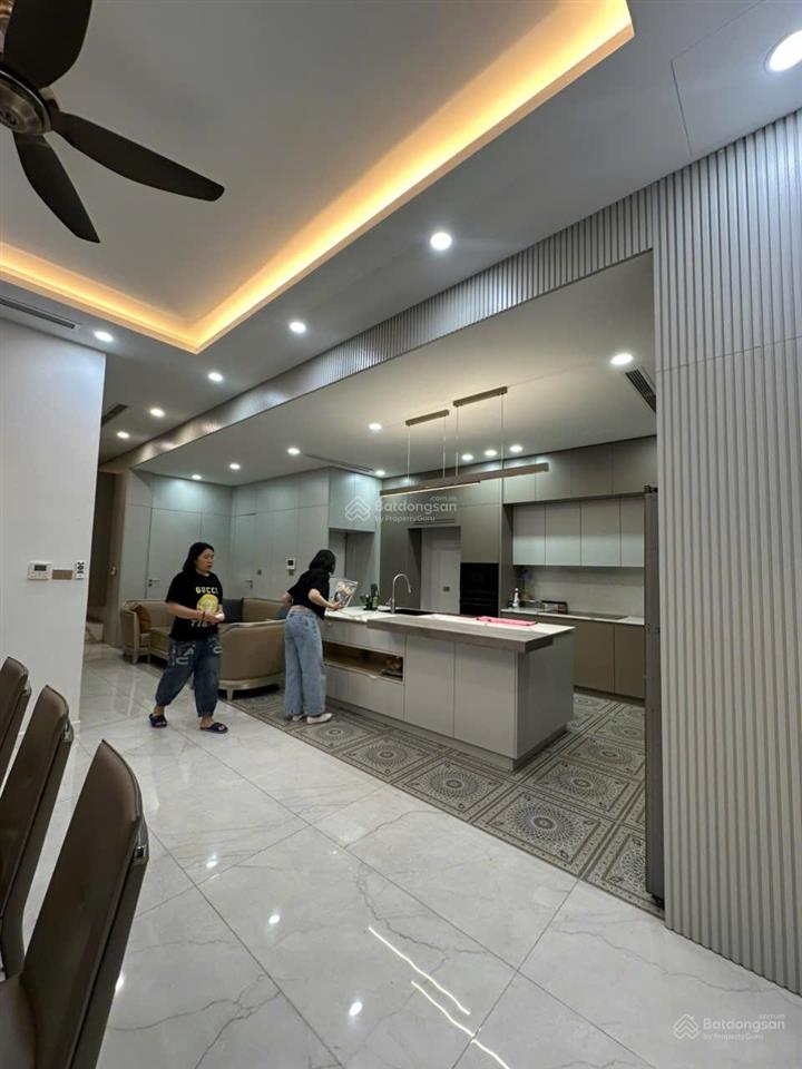 Cho thuê nhà bt 200 m2 tại việt hưng, long biên. 4 tầng. full đồ. giá 50 tr có đàm phán.