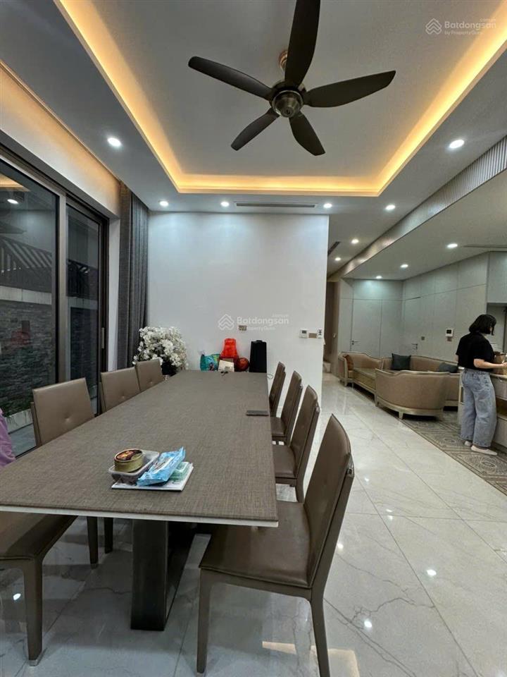 Cho thuê nhà bt 200 m2 tại việt hưng, long biên. 4 tầng. full đồ. giá 50 tr có đàm phán.